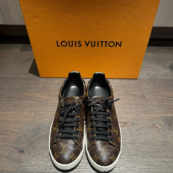 LV Frontrow Sneakers - Picture 5 of 5